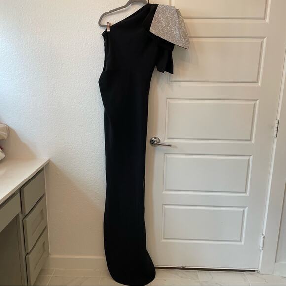 Bronx and Banco Stella Diamond Gown - Picture 7 of 9